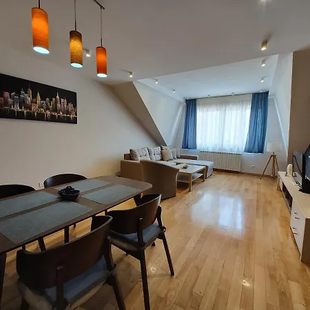 Velika Recepcija 13 Apartman *
